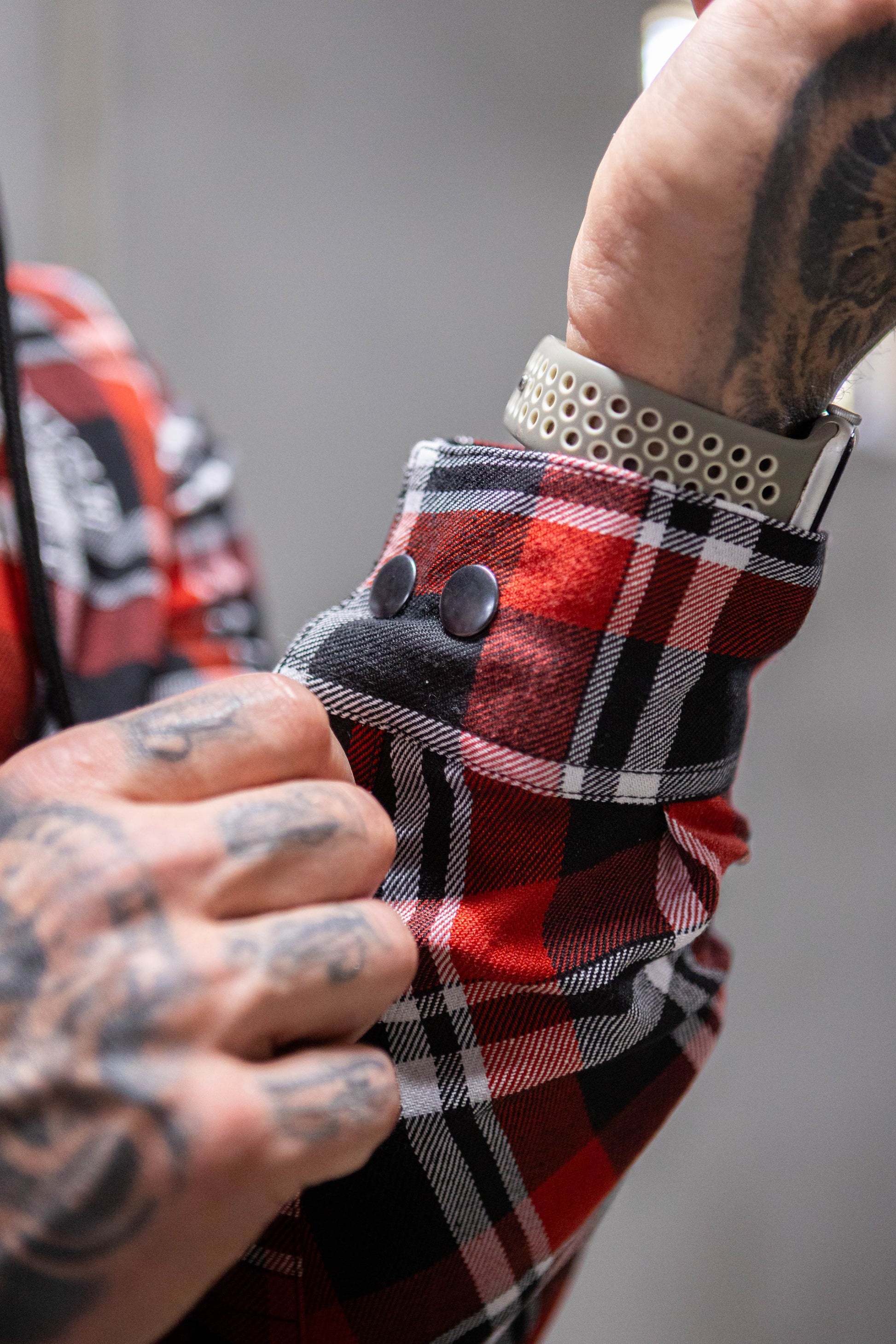 Powerhouse Gym Pro Shop Casual Plaid Flannel Hooded Shirt - Red